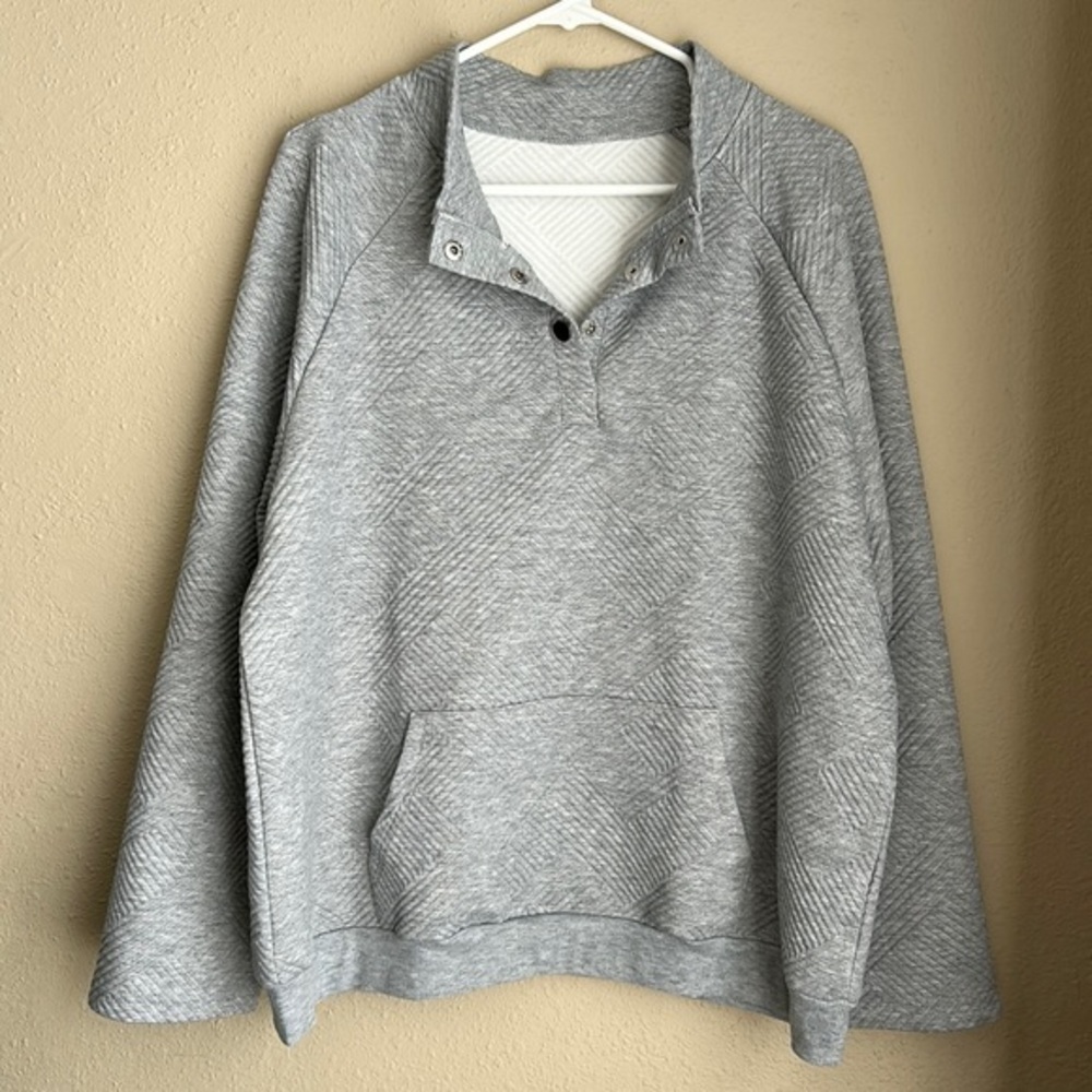 Women’s pullover, no tags. Fun stitching pattern.